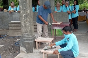 kerajinan sisik ikan dan cangkang kerang